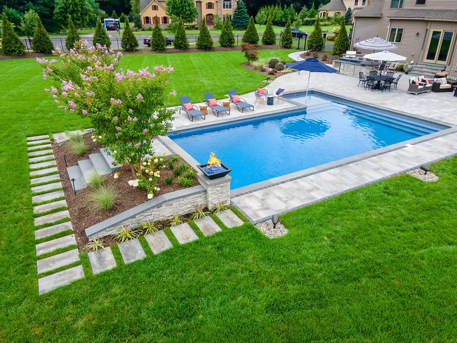 20-Stunning-Pool-Landscaping-Ideas-That-Fit-Your-Budget